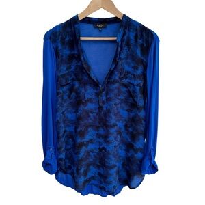 Aritzia Babaton Silk Top Womens Size Medium Blue Long Sleeve Split Neck